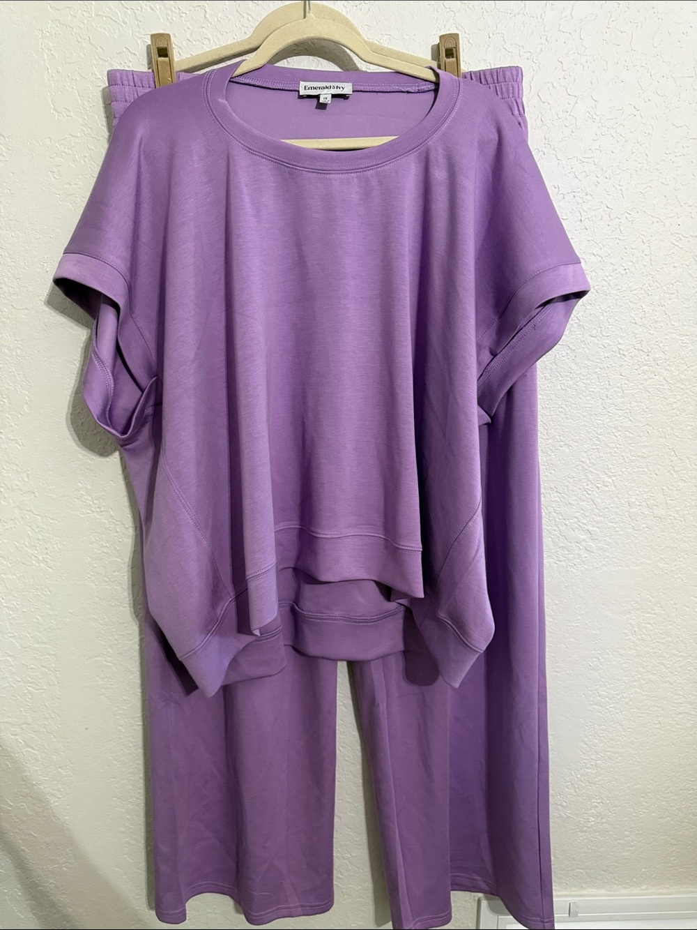 Emerald & Ivy 1X Lilac Relaxed ShortSleeve Top & WideLeg Pants Scuba Lounge Set